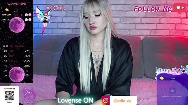 Snapshot of Eva_Evile chatting on December 27, 12:34 pm Eva Evile online show from December 27, 12:34 pm