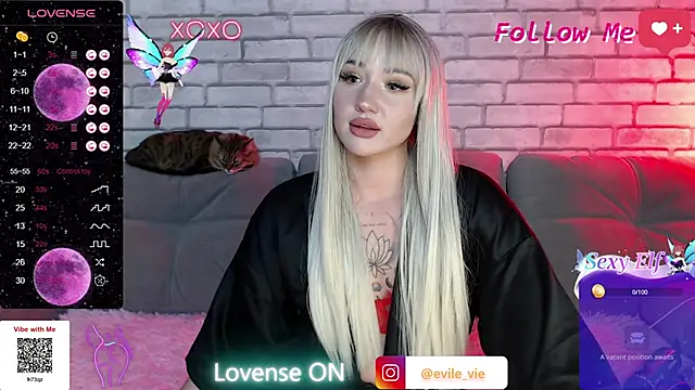 Snapshot of Eva_Evile chatting on February 9, 12:41 pm Eva Evile online show from February 9, 12:41 pm