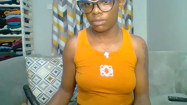 Snapshot of Petite_254 chatting on February 15, 12:40 am Petite 254 online show from February 15, 12:40 am