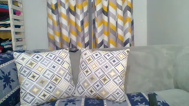 Snapshot of Petite_254 chatting on March 5, 11:34 pm Petite 254 online show from March 5, 11:34 pm