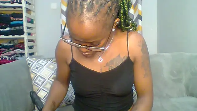 Snapshot of Petite_254 chatting on March 23, 11:31 pm Petite 254 online show from March 23, 11:31 pm