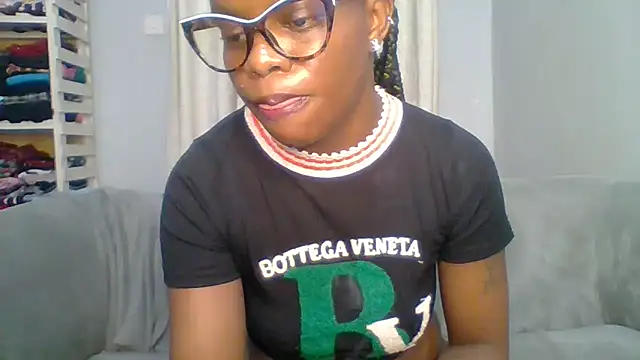 Snapshot of Petite_254 chatting on March 26, 12:55 pm Petite 254 online show from March 26, 12:55 pm