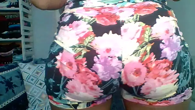 Snapshot of Petite_254 chatting on April 4, 11:46 pm Petite 254 online show from April 4, 11:46 pm