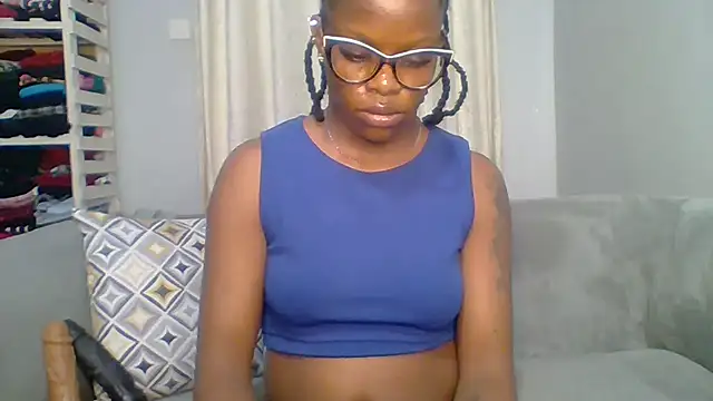 Snapshot of Petite_254 chatting on April 7, 8:15 am Petite 254 online show from April 7, 8:15 am