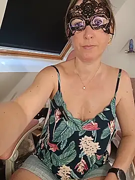 Rose Libertine online show from May 22, 7:15 am