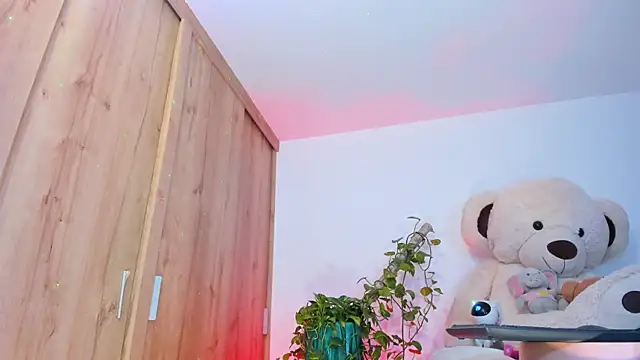 The queen of pleasure online show from October 9, 9:40 am