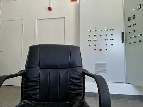 Snapshot of Leonormaldick chatting on June 22, 10:12 am Leonormaldick online show from June 22, 10:12 am