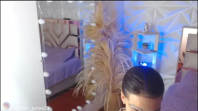 Jonesliam23 online show from October 17, 7:27 pm