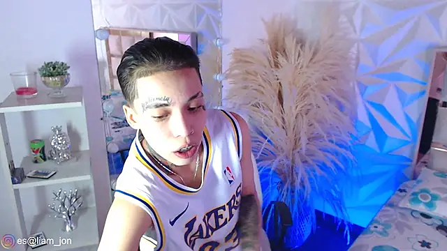 Jonesliam23 online show from March 15, 7:09 pm