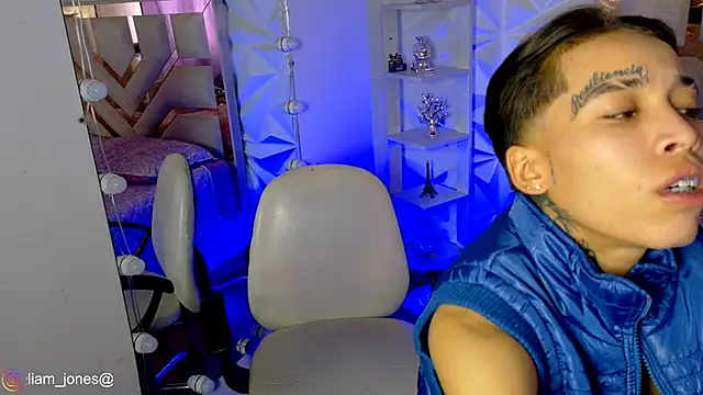 Jonesliam23 online show from May 21, 7:54 pm