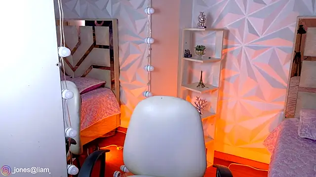 Jonesliam23 online show from May 30, 8:39 pm