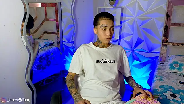 Jonesliam23 online show from June 28, 7:53 pm