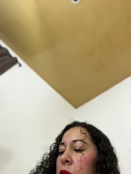 Snapshot of luisa_curli chatting on April 25, 11:46 pm luisa curli online show from April 25, 11:46 pm