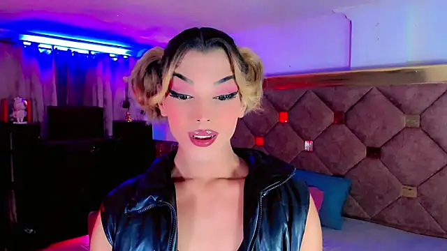 Snapshot of the-horus-girl chatting on October 4, 11:03 pm the-horus-girl online show from October 4, 11:03 pm