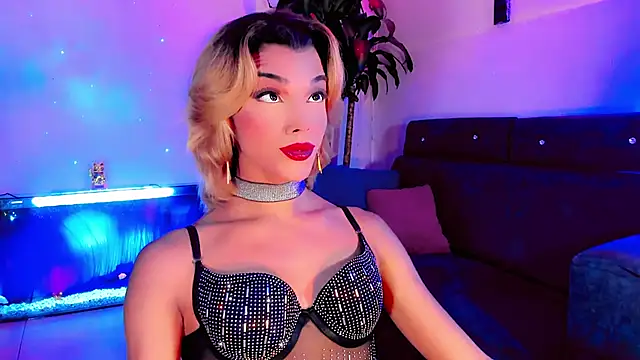 Snapshot of the-horus-girl chatting on October 10, 1:59 am the-horus-girl online show from October 10, 1:59 am