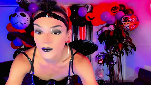 Snapshot of the-horus-girl chatting on October 20, 3:40 am the-horus-girl online show from October 20, 3:40 am