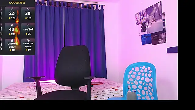 Snapshot of Sanit_Di chatting on March 8, 3:17 am Sanit Di online show from March 8, 3:17 am