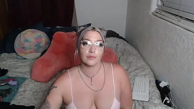 Snapshot of anja_peach chatting on May 21, 6:20 am anja peach online show from May 21, 6:20 am