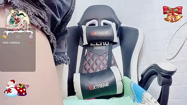 Snapshot of JessicaKale chatting on December 29, 3:35 pm JessicaKale online show from December 29, 3:35 pm