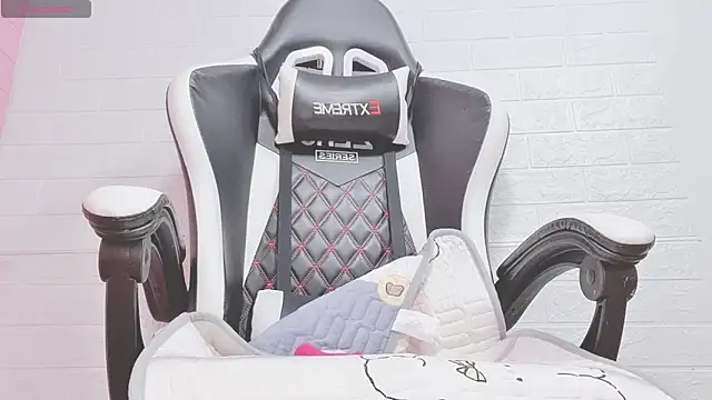 Snapshot of JessicaKale chatting on March 7, 7:41 am JessicaKale online show from March 7, 7:41 am