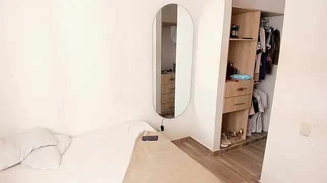 rose scottt online show from December 18, 2:56 pm