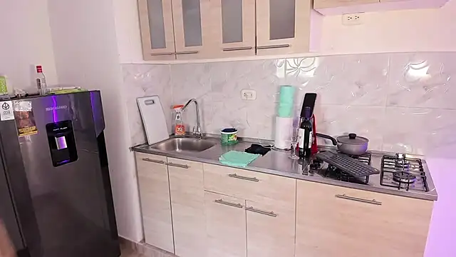 Snapshot of rose_scottt chatting on March 15, 6:14 pm rose scottt online show from March 15, 6:14 pm