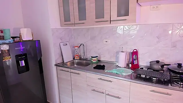 Snapshot of rose_scottt chatting on March 22, 5:38 pm rose scottt online show from March 22, 5:38 pm