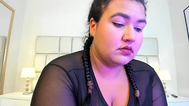 Snapshot of DojaAissha chatting on February 1, 3:30 am DojaAissha online show from February 1, 3:30 am