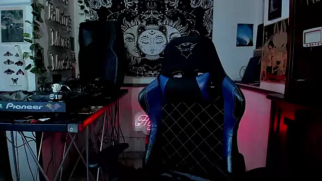 Snapshot of Demongirl6666 chatting on January 11, 3:23 am Demongirl6666 online show from January 11, 3:23 am