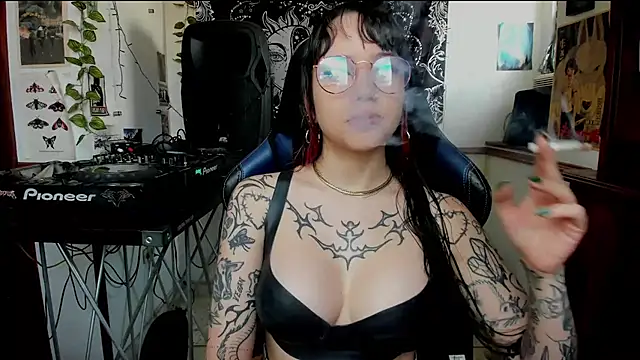 Snapshot of Demongirl6666 chatting on March 18, 6:26 pm Demongirl6666 online show from March 18, 6:26 pm