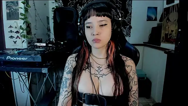 Snapshot of Demongirl6666 chatting on March 23, 4:38 am Demongirl6666 online show from March 23, 4:38 am