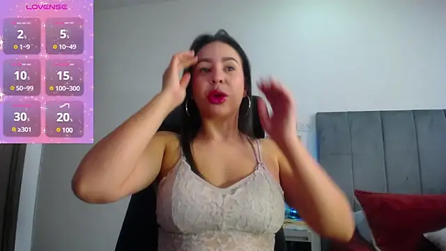 Shantalhotx69 online show from March 4, 12:44 pm