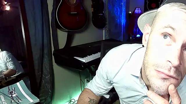 Snapshot of FrankieKentucky chatting on November 21, 12:26 pm FrankieKentucky online show from November 21, 12:26 pm