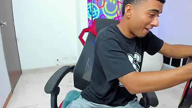 Snapshot of ANGEL_NICOLAS chatting on December 18, 10:16 pm ANGEL NICOLAS online show from December 18, 10:16 pm