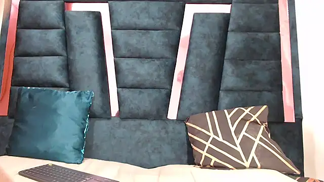 DiannellaforYou online show from November 29, 11:30 pm