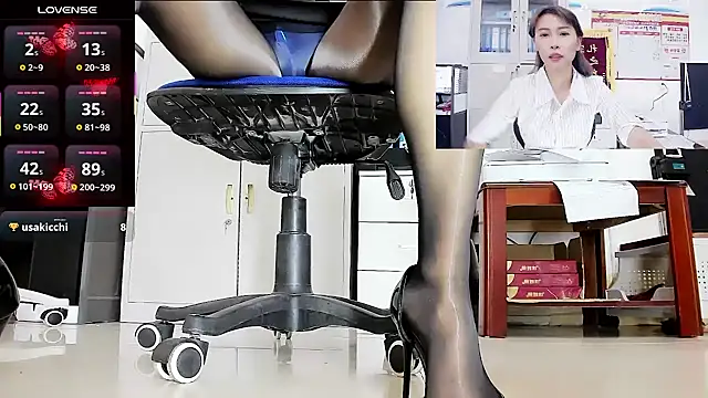 andii-1 online show from November 14, 5:50 am