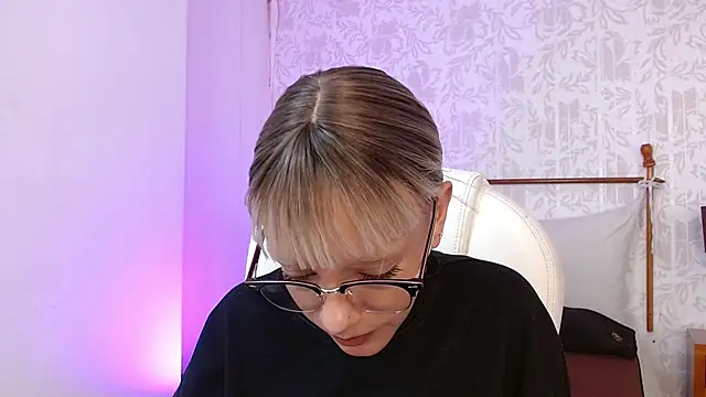 peyton golden1 online show from December 2, 3:23 am