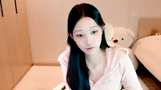 Snapshot of Xueb_J chatting on December 3, 7:32 am Xueb J online show from December 3, 7:32 am