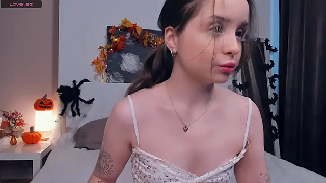 Snapshot of RenetTolken chatting on October 18, 9:21 am RenetTolken online show from October 18, 9:21 am