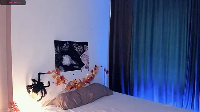 Snapshot of RenetTolken chatting on October 31, 9:43 am RenetTolken online show from October 31, 9:43 am