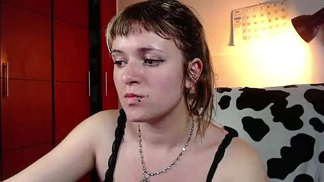 NEXT DOOR GIRL  online show from September 25, 10:35 pm