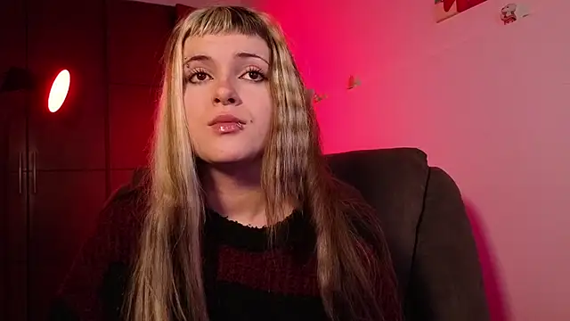 NEXT DOOR GIRL  online show from February 13, 11:12 pm