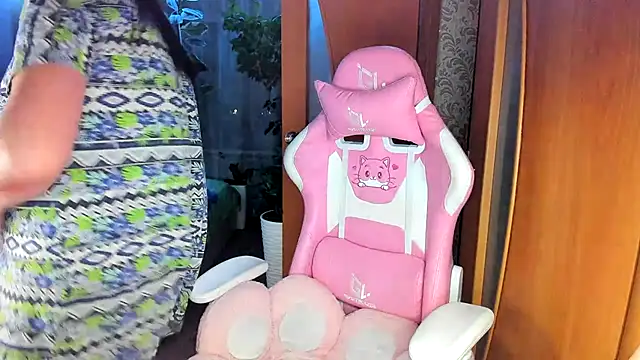 Snapshot of Tatyana51 chatting on February 12, 5:41 pm Tatyana51 online show from February 12, 5:41 pm