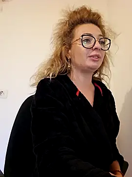 Selenna emma online show from October 1, 1:39 pm