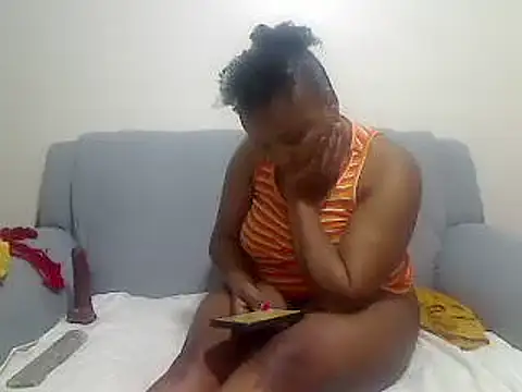 browndolly12 online show from December 5, 7:06 pm