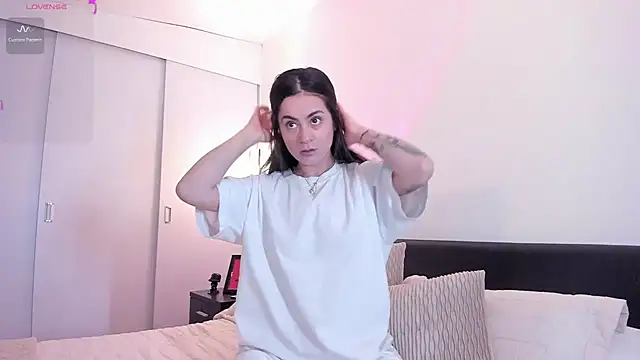 guccipussy1 online show from December 18, 5:00 pm