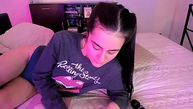 guccipussy1 online show from March 5, 9:48 pm