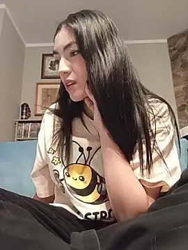 ThailyCherry online show from March 8, 6:55 pm