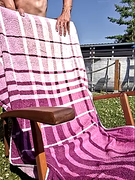 Snapshot of Slegde85 chatting on June 27, 2:34 pm Slegde85 online show from June 27, 2:34 pm