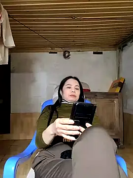 Tinease online show from March 1, 2:34 pm